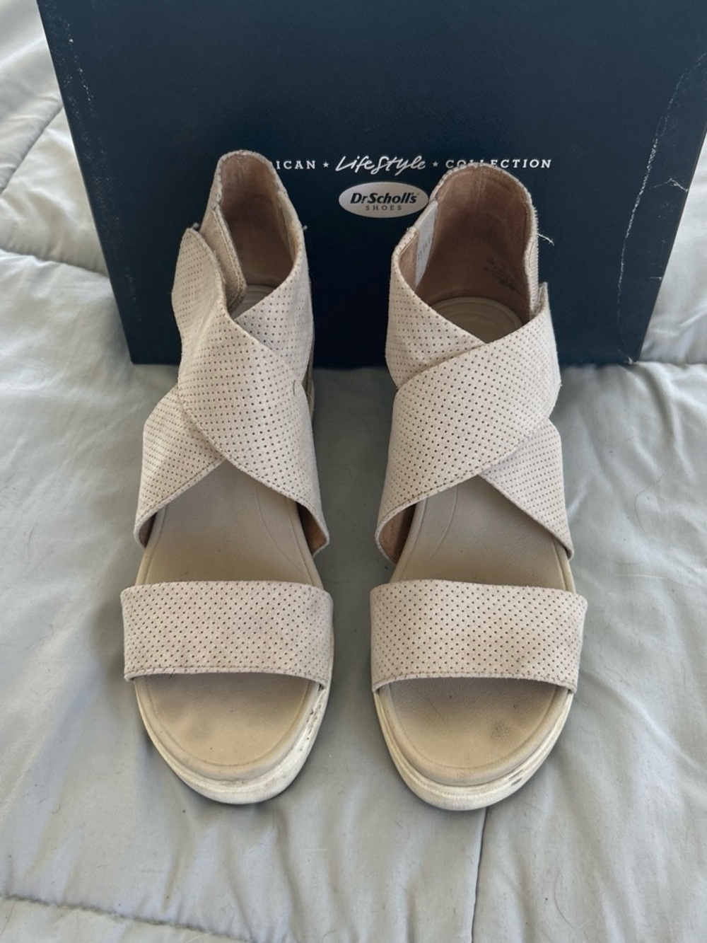 Dr. Scholl's Women's Light Beige Perforated Crossover Sandals